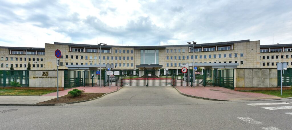 каникулы в ZUS 2025-2026 здание ZUS Варшава